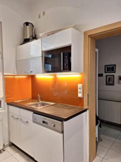 Big 3 Room Apartment Central - 9