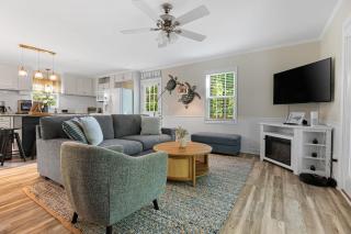 Kerr Lake Escape - Private Dock - Game Room - 9