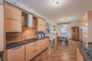 Celý dům v klidné části města, parkování zdarma - 8