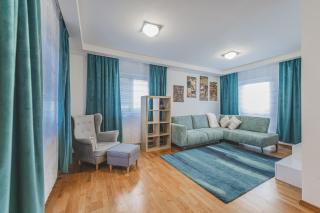 Celý dům v klidné části města, parkování zdarma - 0