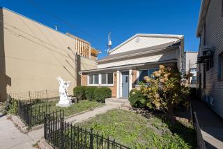 Spacious Duplex Home in Downtown Indy-Family Friendly - 3