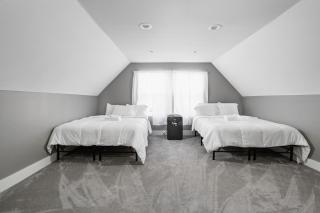 Group Retreat - Just Ten Min to Downtown - Family Friendly - 3