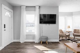 Charming Getaway - Deck & Patio - Walkable Area - Family Friendly - 1