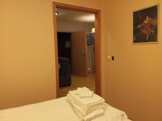 Quiet, two bedroom apartment - 0