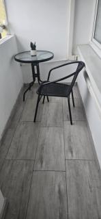 Ekskluzywny Apartament w Centrum z Klimatyzacją i Balkonem - 9