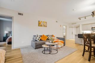 Luxury Jacuzzi Suite with Sauna & Heated Pool - 1