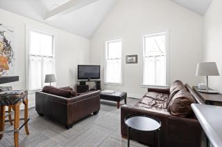 Downtown Gem on Quiet Street Great Location Family Friendly - 3