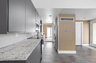 Downtown Gem on Quiet Street Great Location Family Friendly - 4