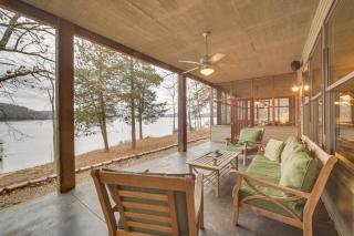 Waters Edge Home on Shore of Beaver Lake! - 0