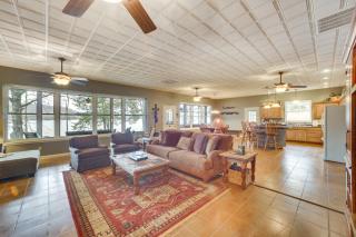 Waters Edge Home on Shore of Beaver Lake! - 8