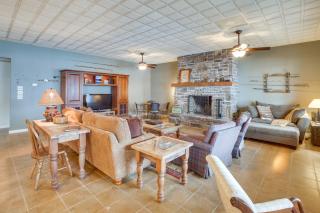 Waters Edge Home on Shore of Beaver Lake! - 7