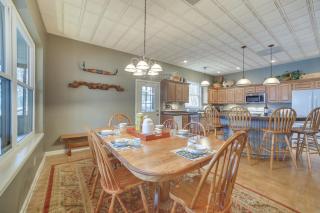 Waters Edge Home on Shore of Beaver Lake! - 5