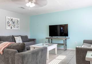 2 BR 2 BA Cottage Near Beach - 8