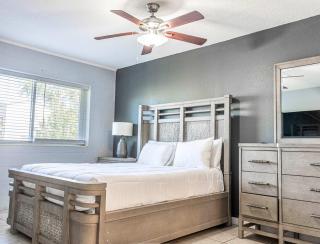 2 BR 2 BA Cottage Near Beach - 5