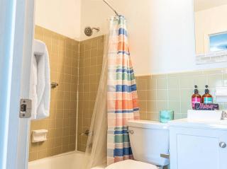 2 BR 2 BA Cottage Near Beach - 2