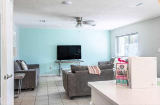 2 BR 2 BA Cottage Near Beach - 6