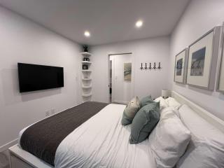 Serenity 1BR & 1 DEN Home at Folsom Ave - 8