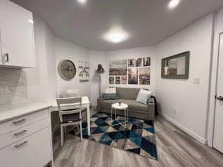 Serenity 1BR & 1 DEN Home at Folsom Ave - 3