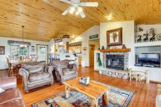 Hike, Fish and Enjoy Pond On-Site Bison Ranch Cabin - Overgaard - 0