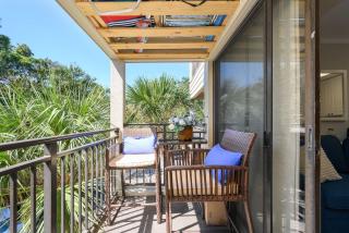 Island Condo for 6 w Communal Pool - Perfect Spot - 1