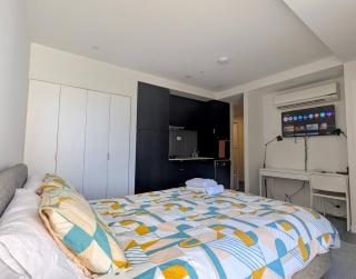 South Yarra Studio - Free Parking, Gym & Balcony Views - 3