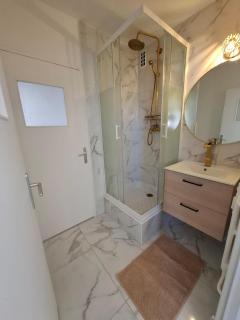 Grand 3 Bedroom Apartment Dijon - 8