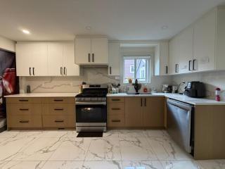 Downtown Vancouver Rooms - Walk to SkyTrain & BC Place, Free Parking & Fast Wi-Fi - 3