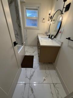 Downtown Vancouver Rooms - Walk to SkyTrain & BC Place, Free Parking & Fast Wi-Fi - 4