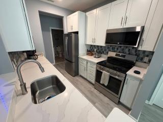 Modern & Renovated, Dog Friendly, 1st Floor Condo - 9