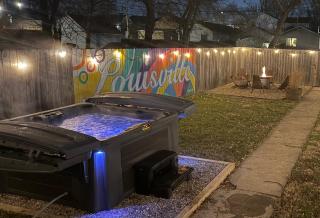NEW! Hot Tub, Fire Pit, Near Expo & Derby, Sleeps 9 - 9