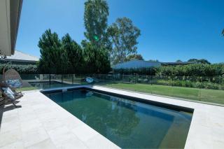 Regand Retreat - Pool, Luxurious Family Home - 8