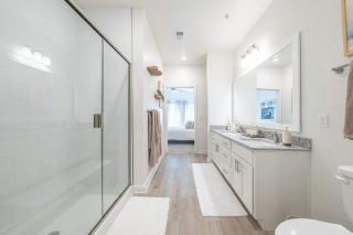 Luxury Resort Living, Pool, BBQ, Fitness Center, 1st Floor, Minutes 2 May Clinic - 4