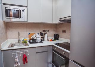 Luxe 1BR at The Veron APT 19, Dzorwulu with Pool, Fast Wi-Fi, Walkable to Highly Rated Cafés, Restaurants, Malls and 8 min to Airport - 5