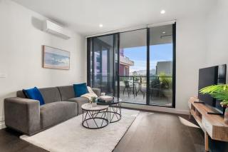 Elegant Spacious CBD 3BR Luxury Apartment with Parking & City Views - 6