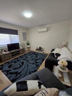 LBarza 1BR CBD Self Contained Apartment - 4