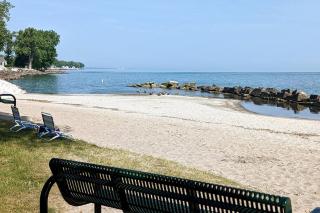 Renovated Retreat Home in Huron, close to beaches - 4