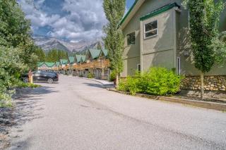 2BR 2BA Newly Renovated Harvie Heights Townhouse retreat - 0