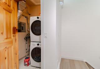 2BR 2BA Newly Renovated Harvie Heights Townhouse retreat - 6