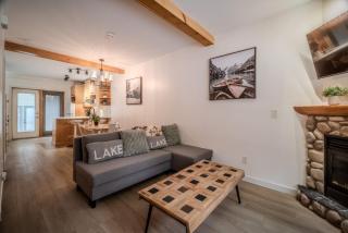 2BR 2BA Newly Renovated Harvie Heights Townhouse retreat - 4