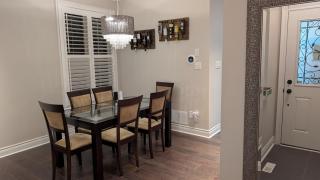 Bright ensuite with WiFi Parking available - 5