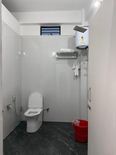 Tinhenric's Modern 3BHK Near Bhutan Gate - 4