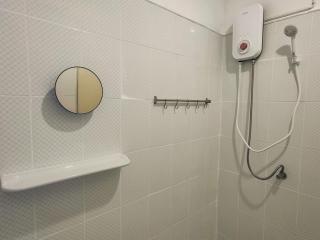 Lumphini 5 Train station center EnSuite Aircon - 3