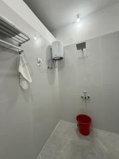 Tinhenric's Modern 2BHK Near Bhutan Gate - 4