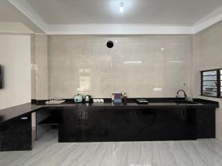 Tinhenric's Modern 2BHK Near Bhutan Gate - 3