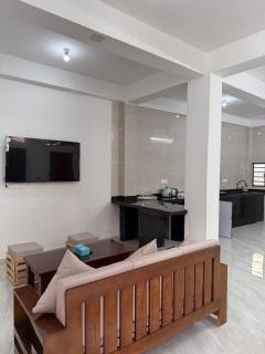 Tinhenric's Modern 2BHK Near Bhutan Gate - 2