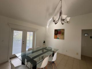 Modern Sunshine House, waterfront, heated pool - 6
