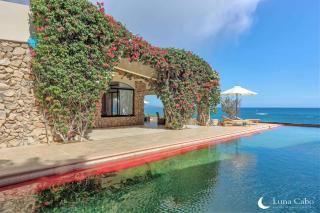 Oceanfront Villa with Heated Pool Hot Tub and BBQ - 7