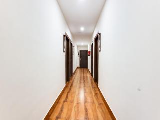 Super Townhouse Royal Inn - 5