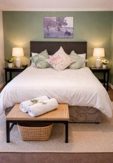 Modern Farm-Style Cottage with Fireplace & Garden - 6