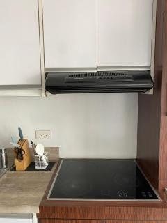 Prime Location and Affordable Studio Condo in Legaspi Village, Makati with City view - 8